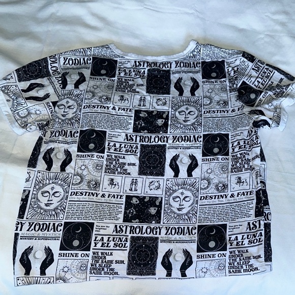 Retro Black/White Astrology Sun and Moon T Shirt(Junior) Size Large - Picture 2 of 3